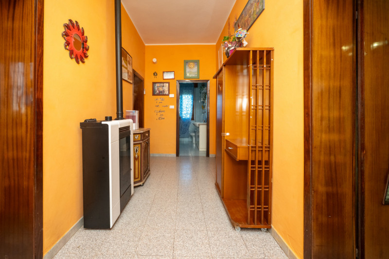 Rara occasione di abitazione unico livello -pronta da abitare, tempi brevi di liberazione- 
con m...