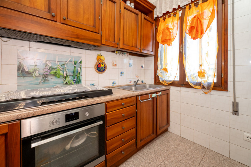 Rara occasione di abitazione unico livello -pronta da abitare, tempi brevi di liberazione- 
con m...