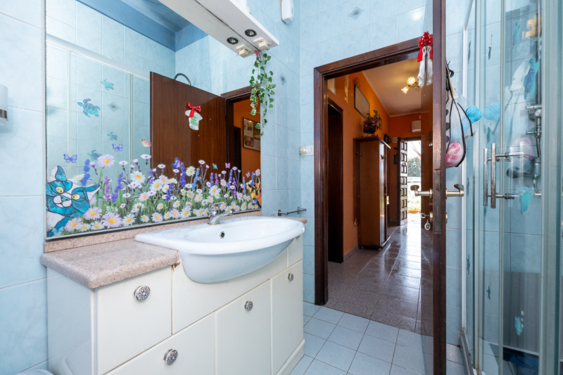 Rara occasione di abitazione unico livello -pronta da abitare, tempi brevi di liberazione- 
con m...