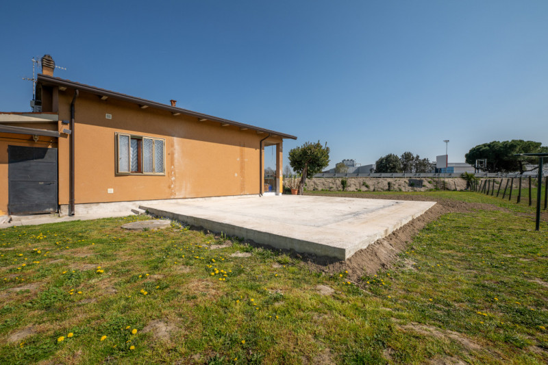 Rara occasione di abitazione unico livello -pronta da abitare, tempi brevi di liberazione- 
con m...