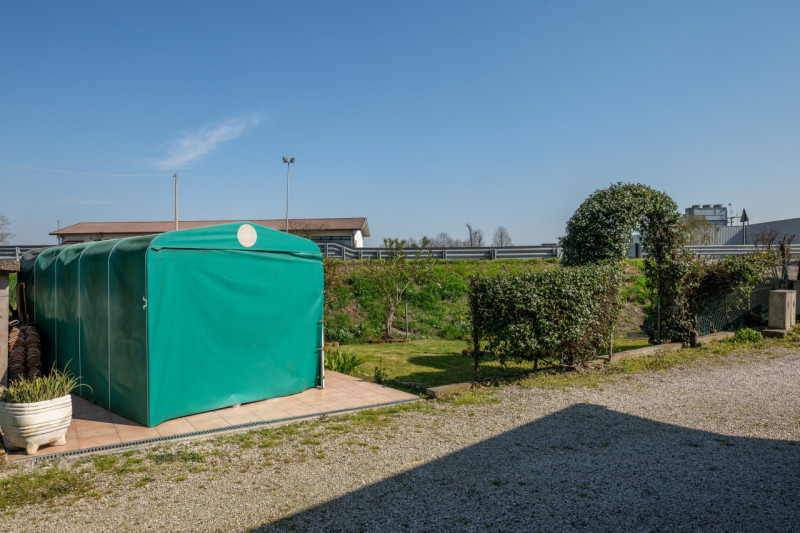 Rara occasione di abitazione unico livello -pronta da abitare, tempi brevi di liberazione- 
con m...