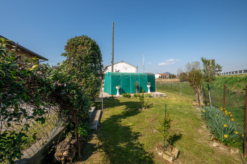 Rara occasione di abitazione unico livello -pronta da abitare, tempi brevi di liberazione- 
con m...