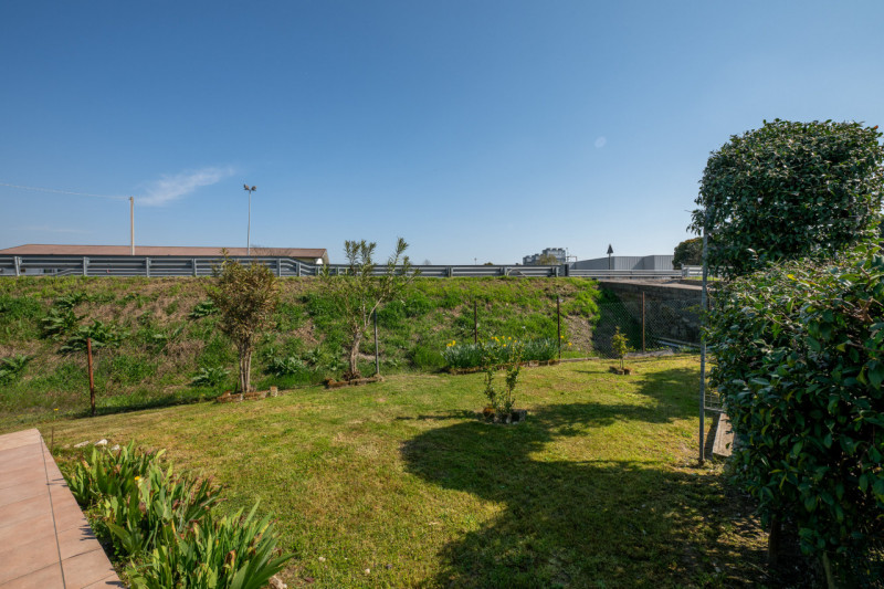 Rara occasione di abitazione unico livello -pronta da abitare, tempi brevi di liberazione- 
con m...