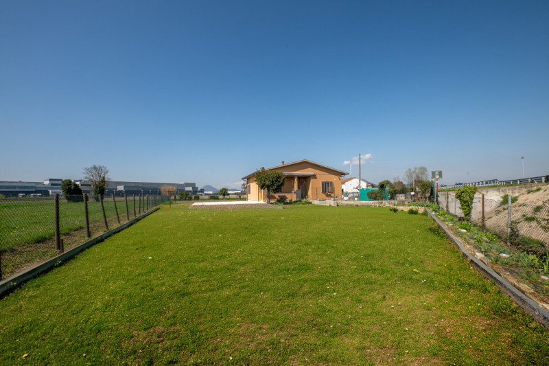 Rara occasione di abitazione unico livello -pronta da abitare, tempi brevi di liberazione- 
con m...