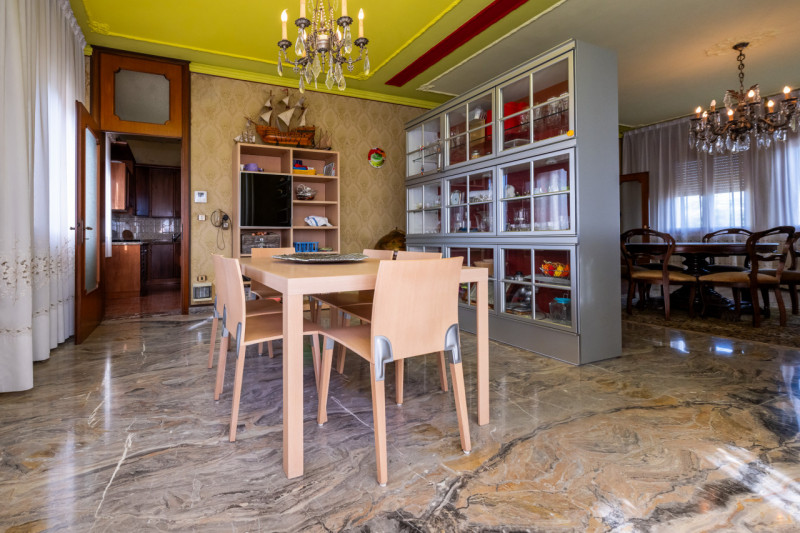 Qui compri innanzitutto la posizione. Non esiste a Monselice altro posto più in vista di questo.
...