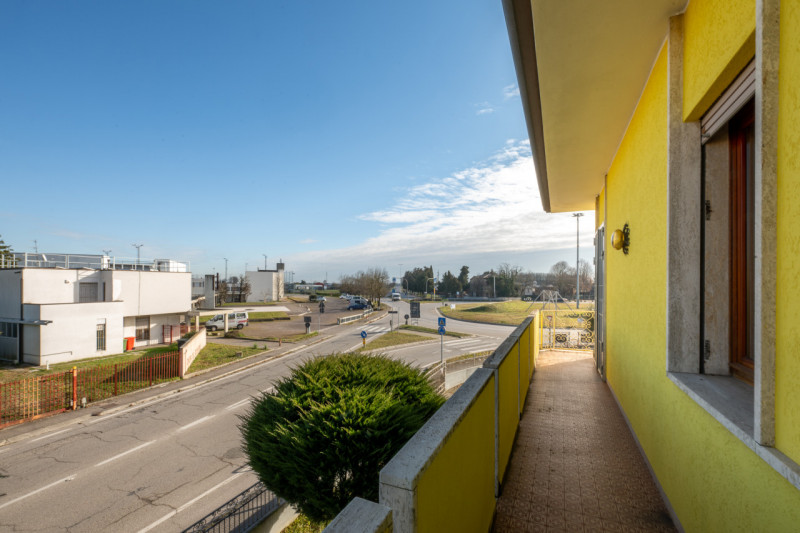 Qui compri innanzitutto la posizione. Non esiste a Monselice altro posto più in vista di questo.
...