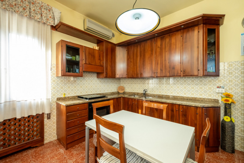 Qui compri innanzitutto la posizione. Non esiste a Monselice altro posto più in vista di questo.
...