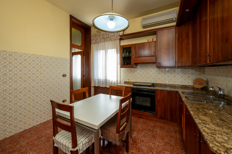 Qui compri innanzitutto la posizione. Non esiste a Monselice altro posto più in vista di questo.
...