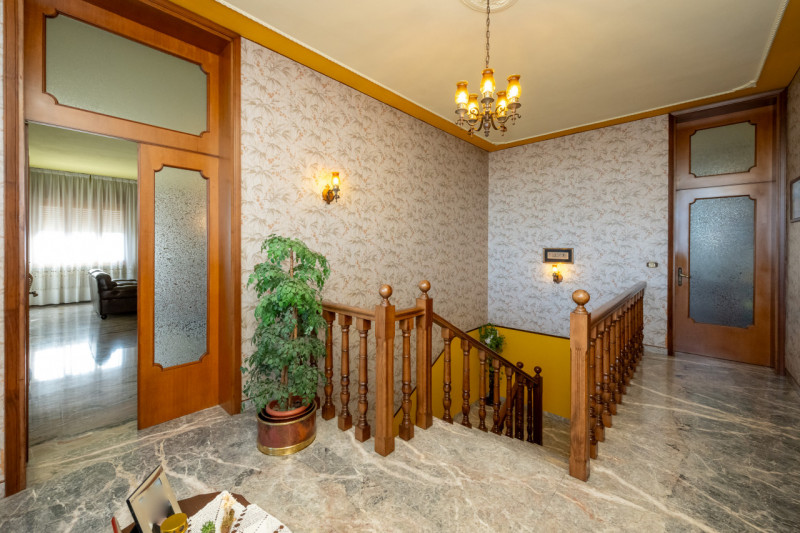 Qui compri innanzitutto la posizione. Non esiste a Monselice altro posto più in vista di questo.
...