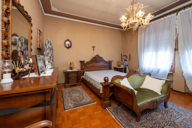 Qui compri innanzitutto la posizione. Non esiste a Monselice altro posto più in vista di questo.
...