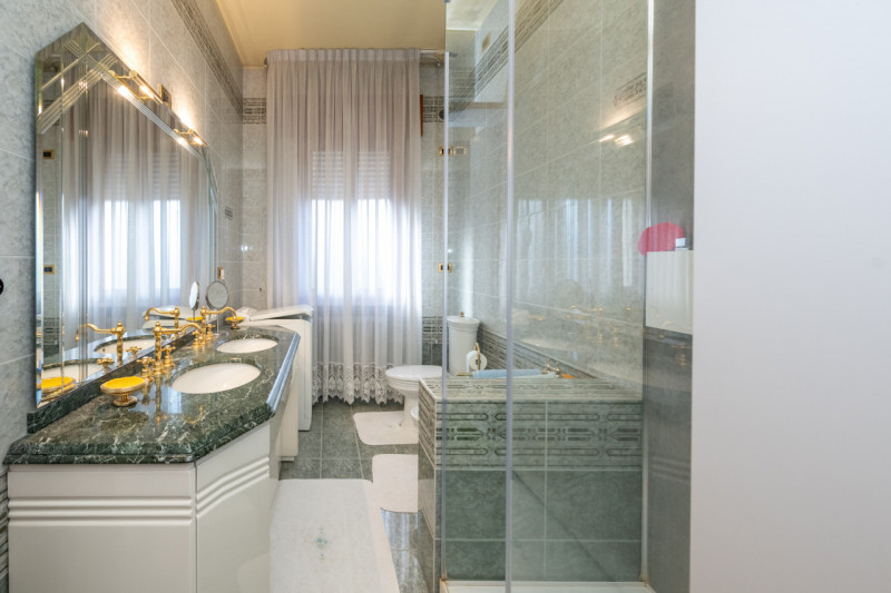 Qui compri innanzitutto la posizione. Non esiste a Monselice altro posto più in vista di questo.
...