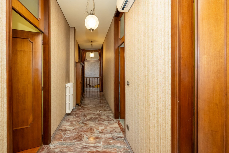 Qui compri innanzitutto la posizione. Non esiste a Monselice altro posto più in vista di questo.
...