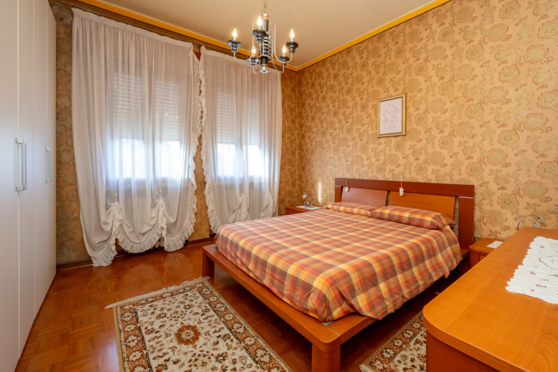 Qui compri innanzitutto la posizione. Non esiste a Monselice altro posto più in vista di questo.
...