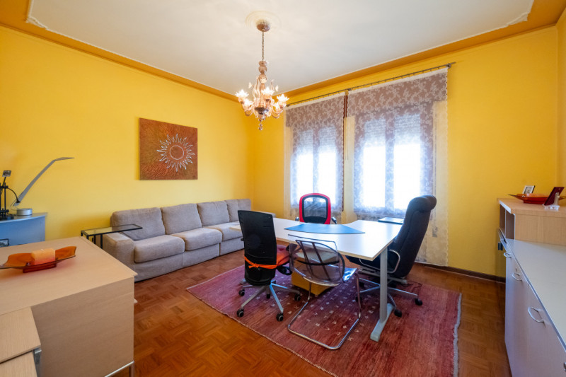 Qui compri innanzitutto la posizione. Non esiste a Monselice altro posto più in vista di questo.
...