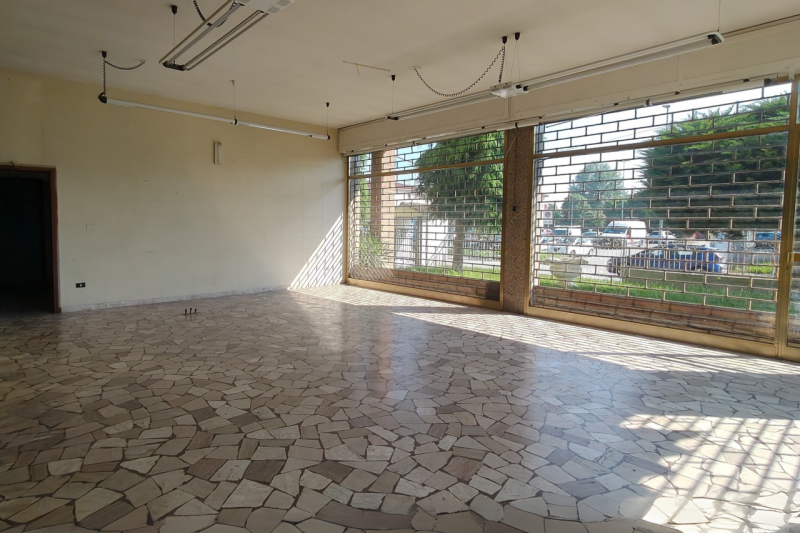 Qui compri innanzitutto la posizione. Non esiste a Monselice altro posto più in vista di questo.
...