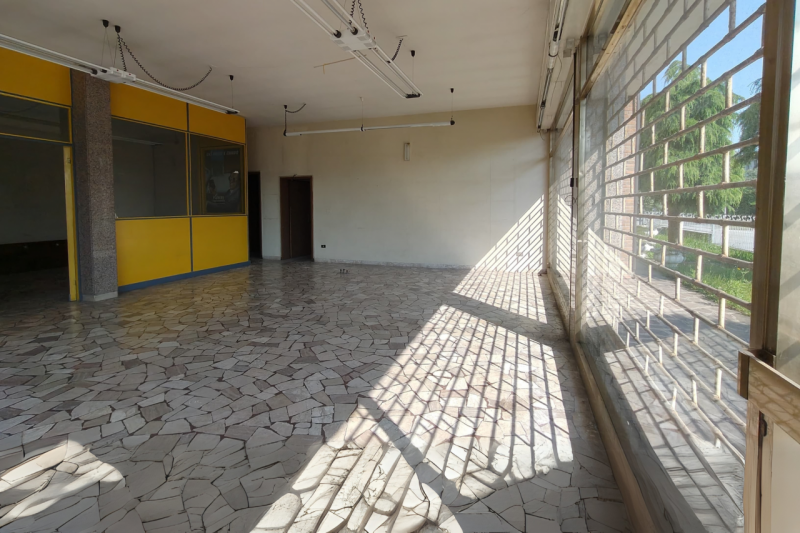 Qui compri innanzitutto la posizione. Non esiste a Monselice altro posto più in vista di questo.
...