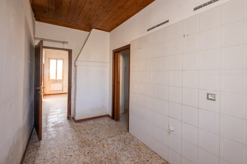 Siamo a due passi dal centro di San Pietro Viminario, lungo quella via Roma-strada principale che...