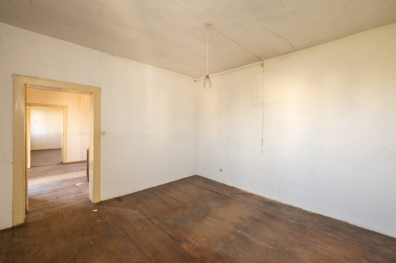 Siamo a due passi dal centro di San Pietro Viminario, lungo quella via Roma-strada principale che...