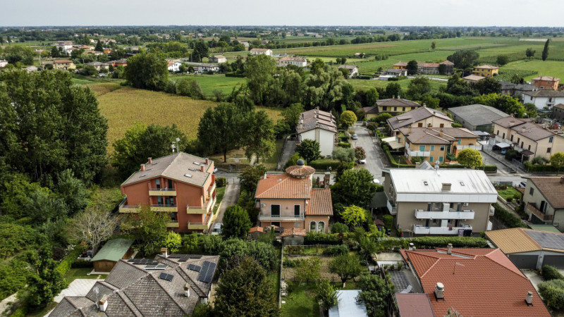VENDITE Ville singole o a schiera a Due Carrare – foto 1
