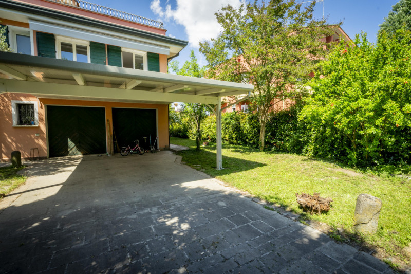 Se quello che cerchi è l'indipendenza e la massima tranquillità per la tua famiglia, questa villa...