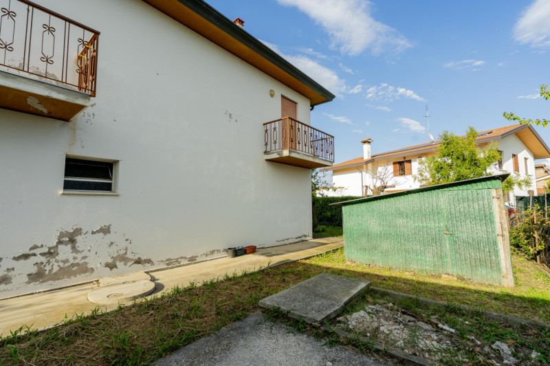 Nel cuore di Due Carrare, questa splendida casa singola di circa 200 mq rappresenta la combinazio...