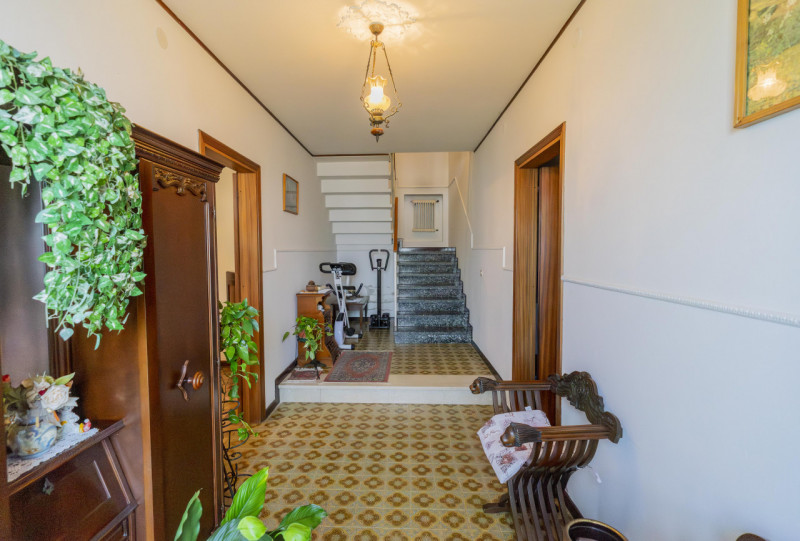 Nel cuore di Due Carrare, questa splendida casa singola di circa 200 mq rappresenta la combinazio...