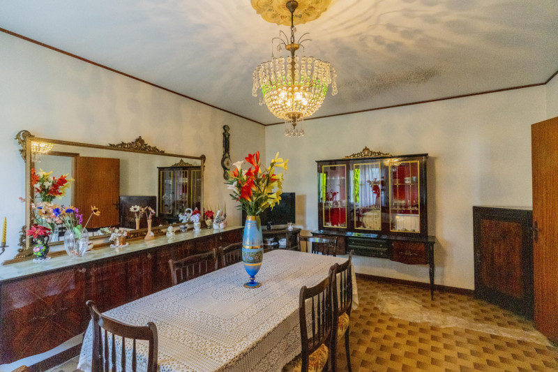 Nel cuore di Due Carrare, questa splendida casa singola di circa 200 mq rappresenta la combinazio...