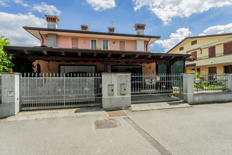 Due Carrare Vendita Bifamiliare