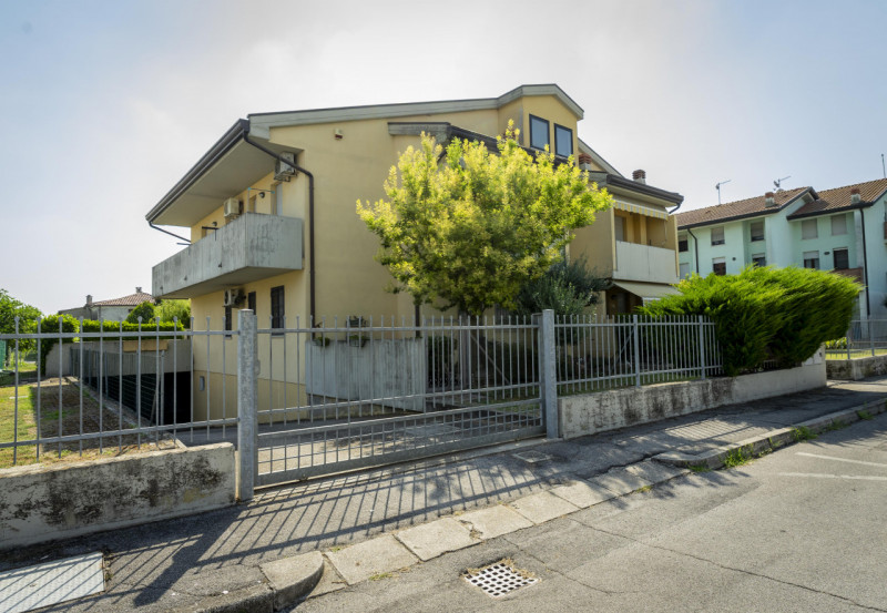 VENDITE Appartamento a Due Carrare – foto 1