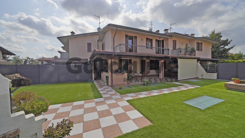 VENDITE Ville singole o a schiera a Sirmione – foto 1