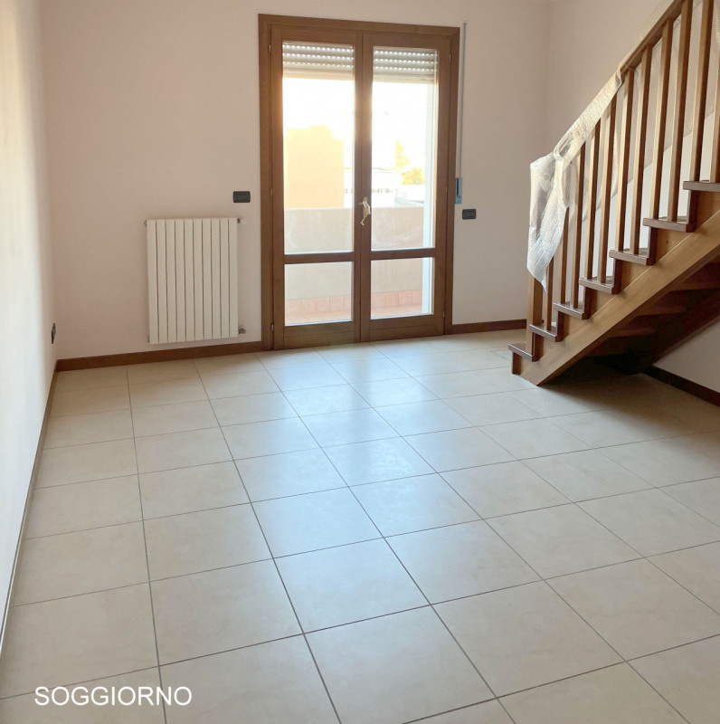 Caselle, appartamento recente, mai abitato, posto in una palazzina di tre piani servita da ascens...
