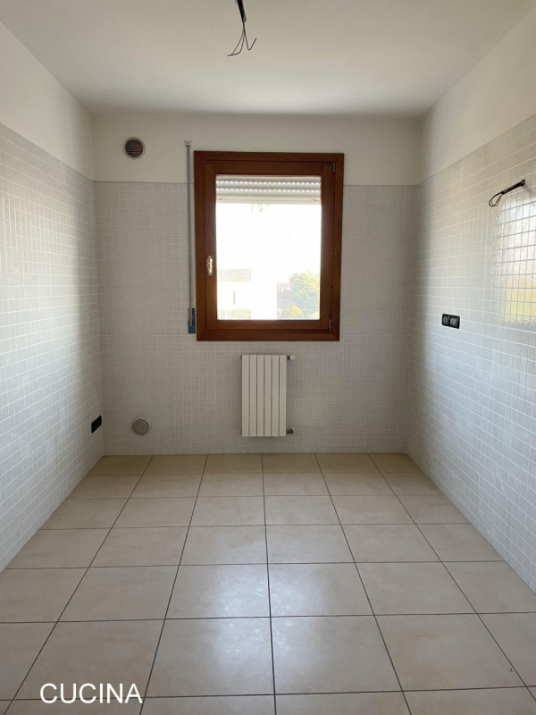 Caselle, appartamento recente, mai abitato, posto in una palazzina di tre piani servita da ascens...