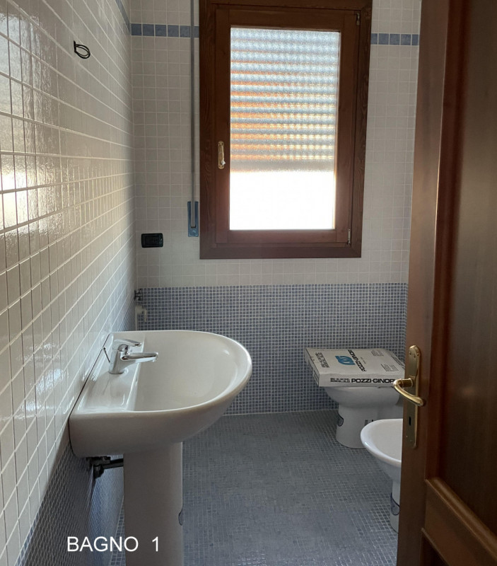 Caselle, appartamento recente, mai abitato, posto in una palazzina di tre piani servita da ascens...