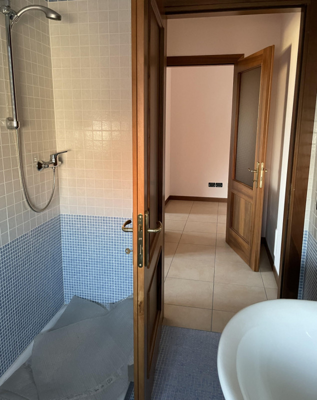 Caselle, appartamento recente, mai abitato, posto in una palazzina di tre piani servita da ascens...