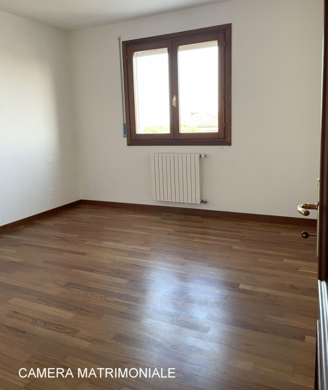 Caselle, appartamento recente, mai abitato, posto in una palazzina di tre piani servita da ascens...