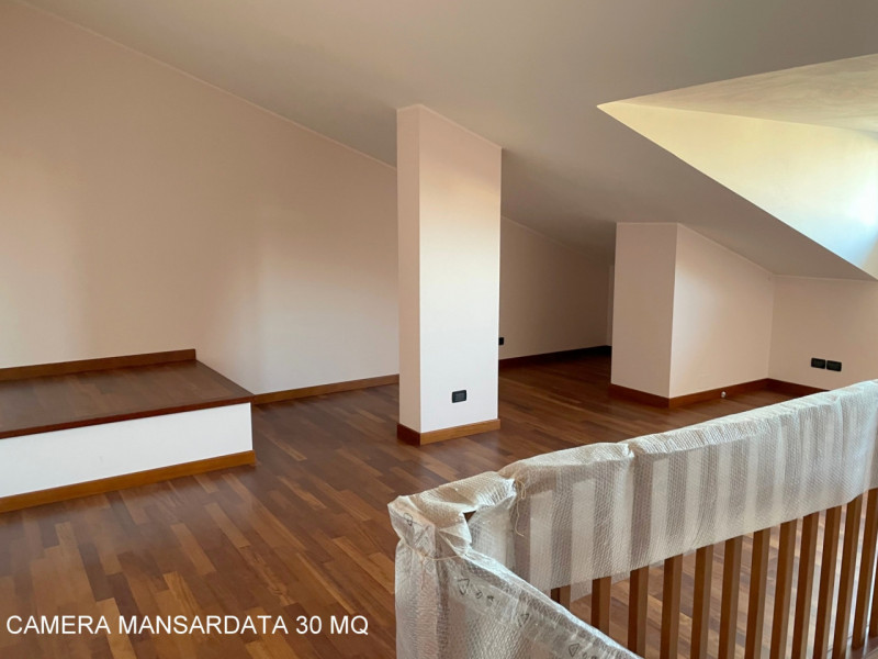 Caselle, appartamento recente, mai abitato, posto in una palazzina di tre piani servita da ascens...