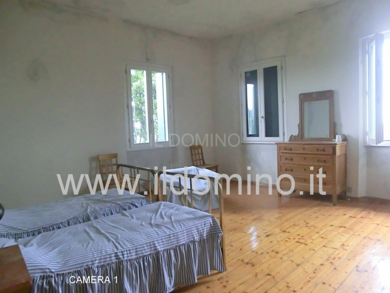 Rosazzo (Udine), Villa Liberty di inizio 1900, sviluppata su 3 livelli: piano terra di 150 mq.; p...