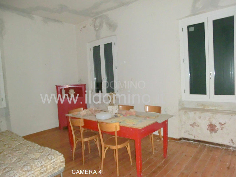 Rosazzo (Udine), Villa Liberty di inizio 1900, sviluppata su 3 livelli: piano terra di 150 mq.; p...