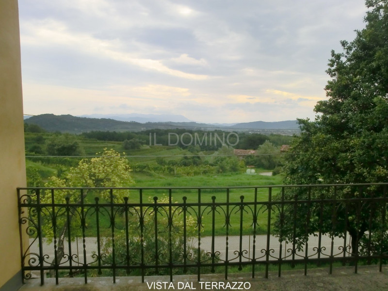 Rosazzo (Udine), Villa Liberty di inizio 1900, sviluppata su 3 livelli: piano terra di 150 mq.; p...
