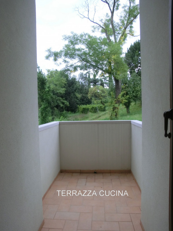 Manzano, località Rosazzo, casa singola di complessivi 860 mq. calpestabili, distribuita su 3 liv...