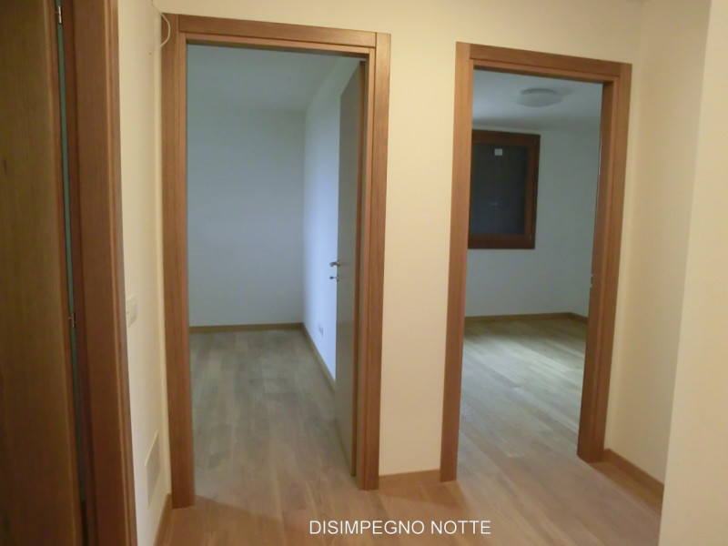 Manzano, località Rosazzo, casa singola di complessivi 860 mq. calpestabili, distribuita su 3 liv...