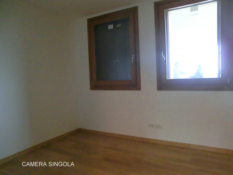 Manzano, località Rosazzo, casa singola di complessivi 860 mq. calpestabili, distribuita su 3 liv...