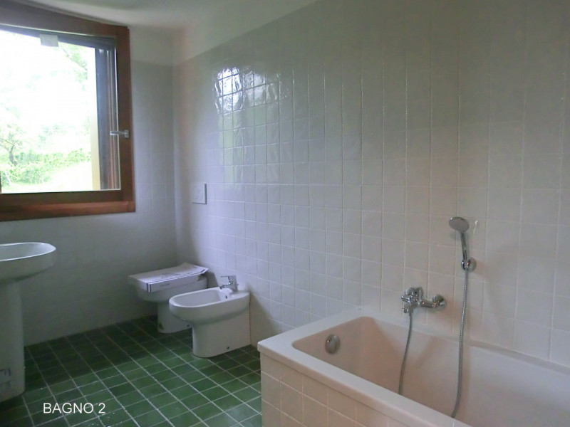 Manzano, località Rosazzo, casa singola di complessivi 860 mq. calpestabili, distribuita su 3 liv...