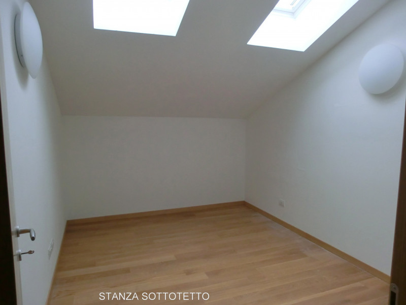 Manzano, località Rosazzo, casa singola di complessivi 860 mq. calpestabili, distribuita su 3 liv...