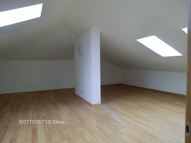 Manzano, località Rosazzo, casa singola di complessivi 860 mq. calpestabili, distribuita su 3 liv...