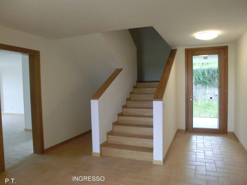 Manzano, località Rosazzo, casa singola di complessivi 860 mq. calpestabili, distribuita su 3 liv...