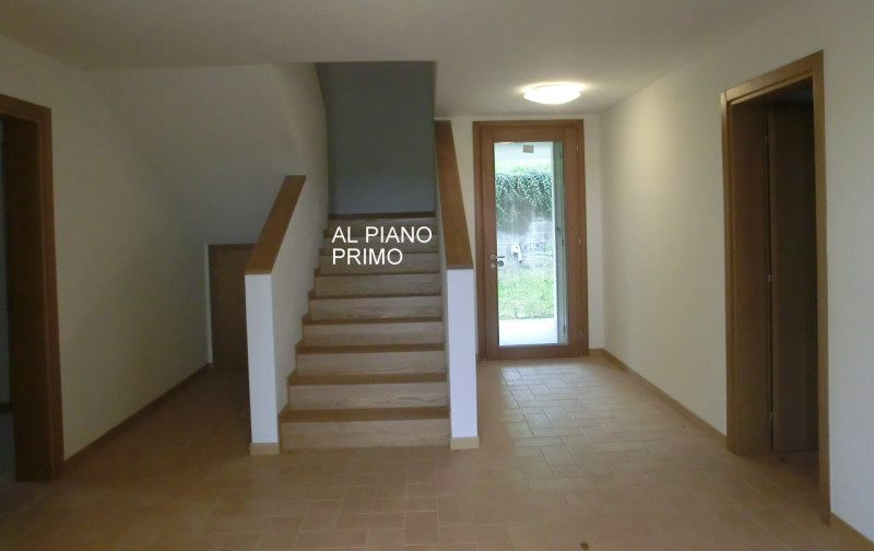 Manzano, località Rosazzo, casa singola di complessivi 860 mq. calpestabili, distribuita su 3 liv...