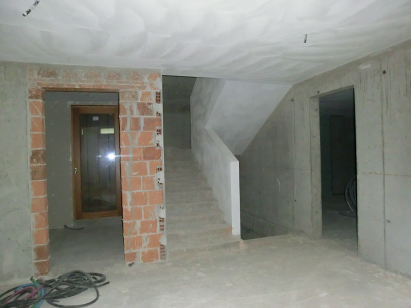 Manzano, località Rosazzo, casa singola di complessivi 860 mq. calpestabili, distribuita su 3 liv...