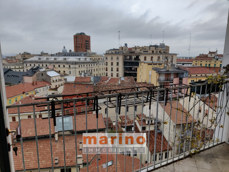 PADOVA CENTRO STORICO - LARGO EUROPA Splendido appartamento elegantemente arredato di mq. 50, vis...