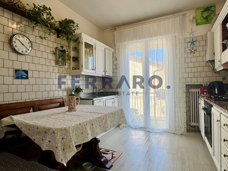 Treviso, San Zeno. Codice CV16. A meno di 300 metri dalle mura, questo appartamento tricamere off...